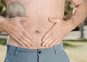 El novio de Kim kardashian sufre la enfermedad de Crohn
