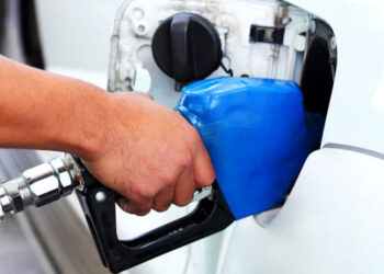 Formas de mejorar la eficiencia de combustible en un coche