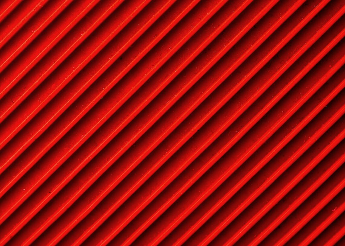 Niño usando tecnología educativa