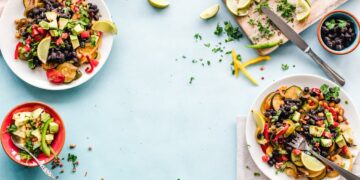 Alimentos ricos en magnesio como frutos secos, semillas y verduras de hoja verde