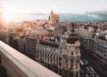 Vista panorámica de una ciudad histórica española ideal para escapadas de fin de semana