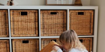 Niño durmiendo plácidamente en su cama