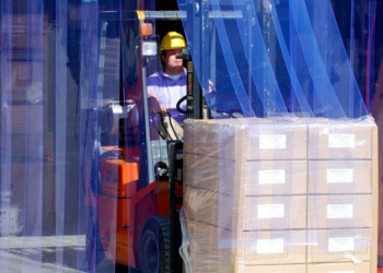 Cortinas de PVC para camiones frigoríficos: la solución definitiva para mantener la cadena de frío este verano